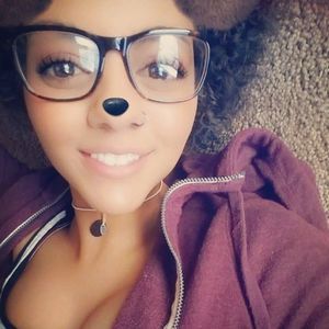 Meet your Posher, Amina